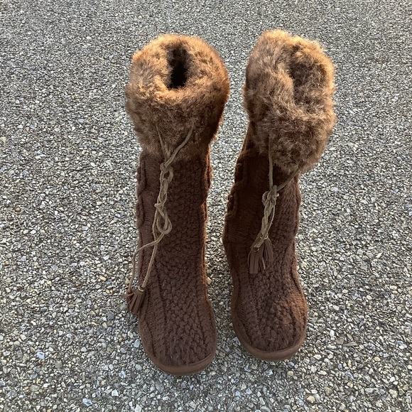 LL Bean Women's Brown KNIT/SWEATER TALL BOOTS Size 7 Faux Fur Tassel Tie GUC - Picture 8 of 10
